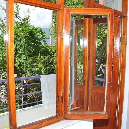 Keramos Homestay *